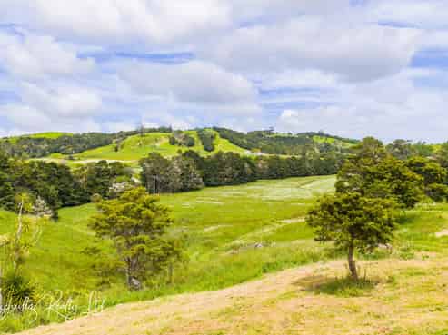 16 and 18 Arahanga Road, Paparoa