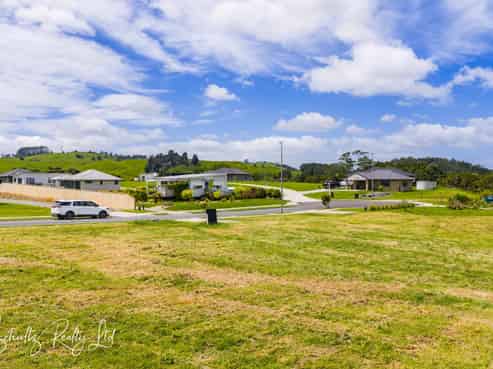 16 and 18 Arahanga Road, Paparoa