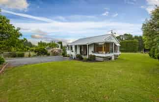 802 Waitakere Road, Kumeu