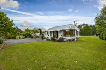 802 Waitakere Road, Kumeu