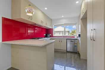 24 Dolbel Place, Mangere East