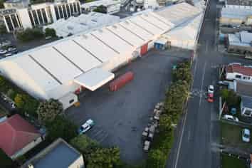 High-Stud Logistics Warehouse with Yard