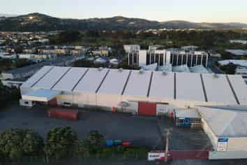 High-Stud Logistics Warehouse with Yard