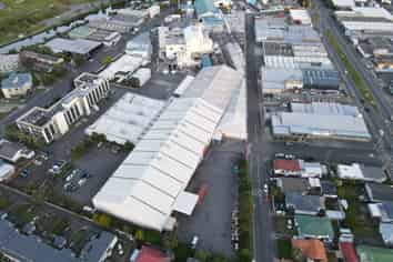 High-Stud Logistics Warehouse with Yard