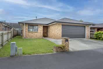 6 Monarch Mews , Levin