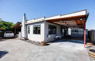 1023 Outram Road, Akina