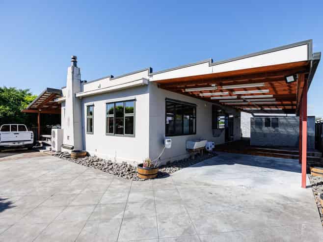 1023 Outram Road, Akina