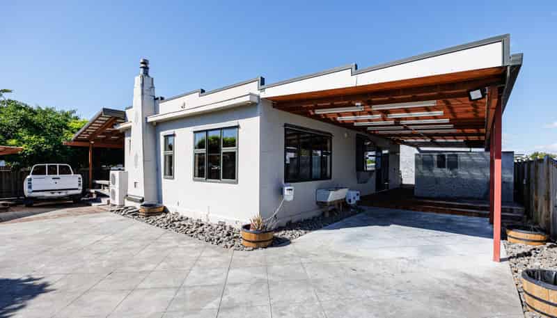 1023 Outram Road, Akina