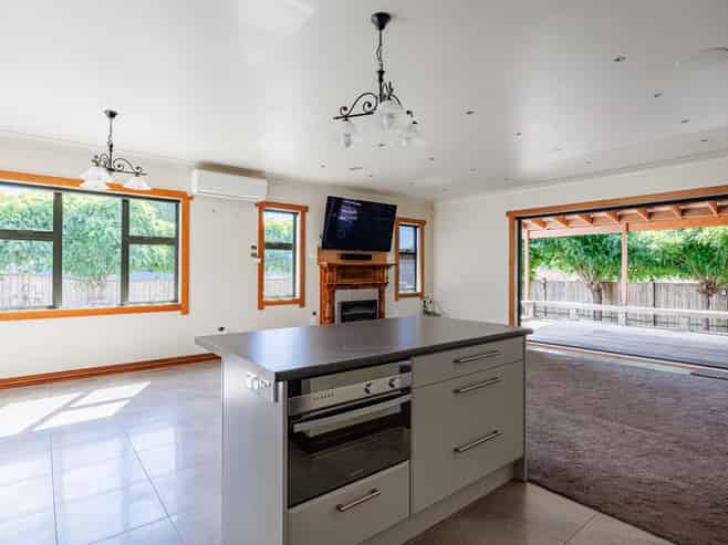 1023 Outram Road, Akina