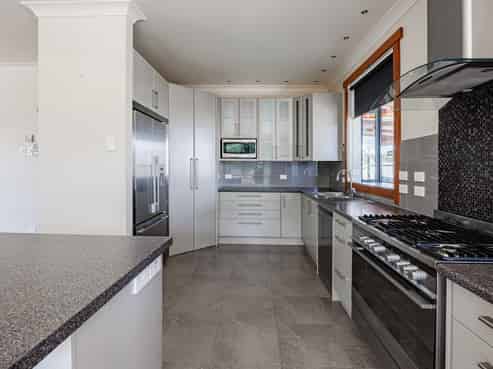 1023 Outram Road, Akina