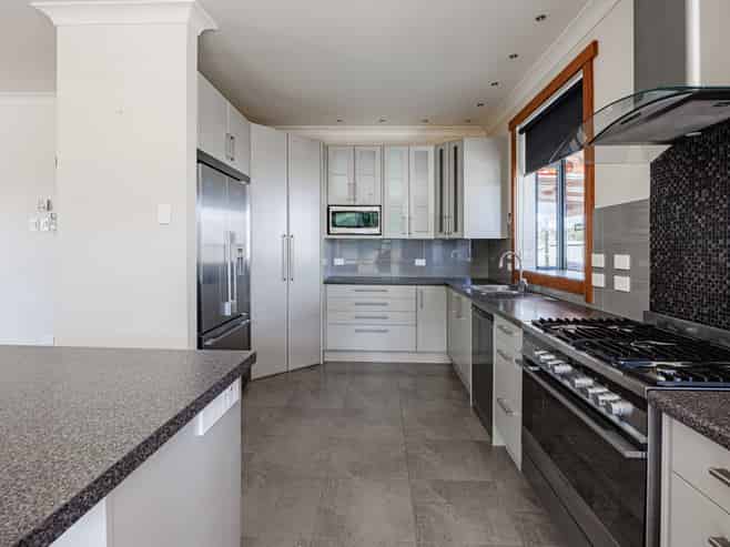 1023 Outram Road, Akina