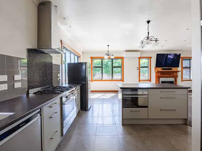 1023 Outram Road, Akina