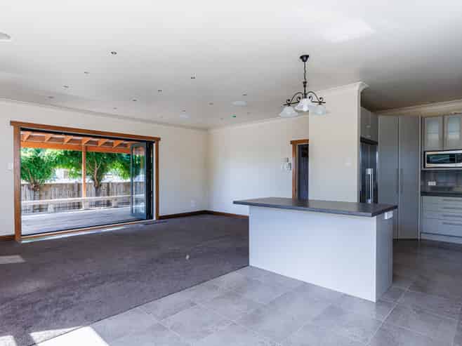 1023 Outram Road, Akina