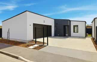 1/6 Manatu Lane , Waltham