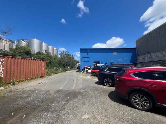 CBRE | Workshop with Fenced Yard