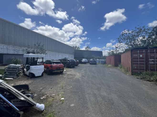 CBRE | Workshop with Fenced Yard