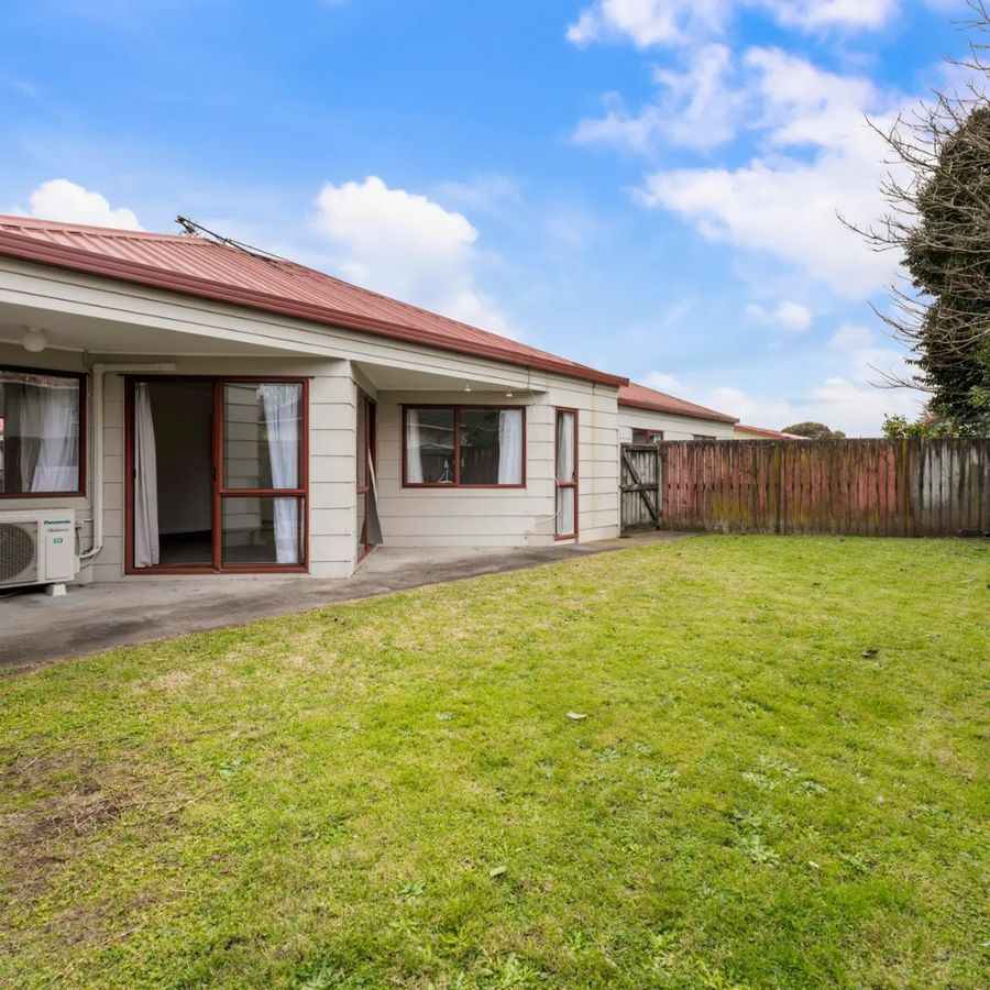 Recently Renovated and Easy Care Living with Great Location - Görünüm 5