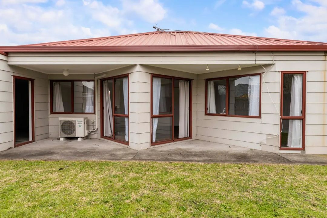 Recently Renovated and Easy Care Living with Great Location - Vista 4