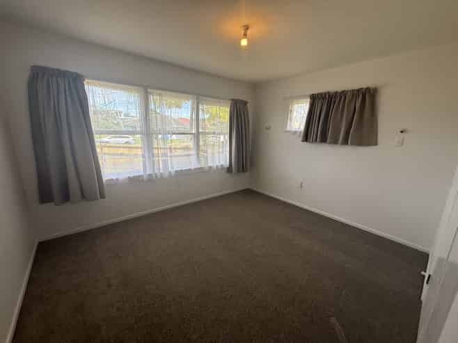 15 Julian Place, Otara