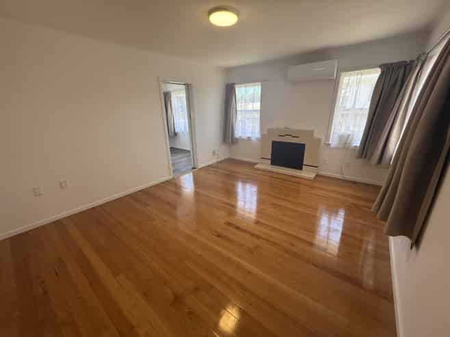 15 Julian Place, Otara