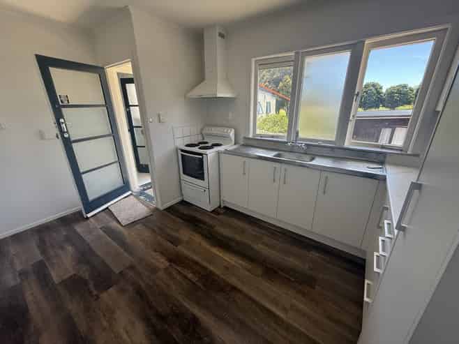 15 Julian Place, Otara