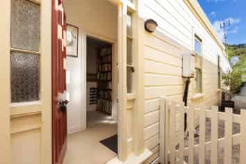 70 Te Wharepouri Street, Berhampore