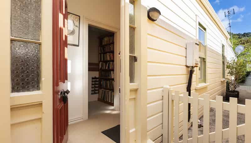 70 Te Wharepouri Street, Berhampore