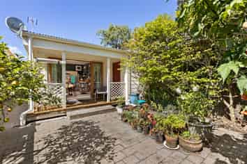 70 Te Wharepouri Street, Berhampore