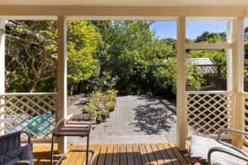 70 Te Wharepouri Street, Berhampore