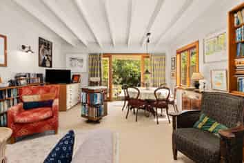 70 Te Wharepouri Street, Berhampore