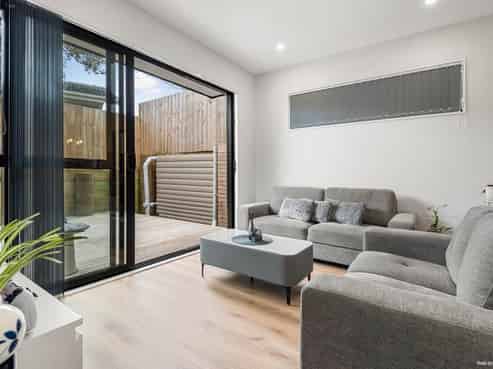 8B Hobart Crescent, Wattle Downs