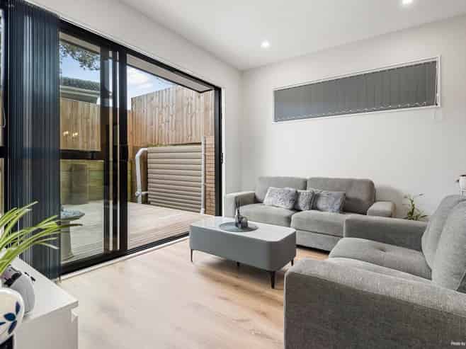 8B Hobart Crescent, Wattle Downs