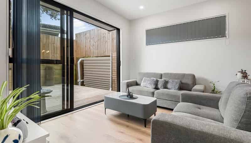 8B Hobart Crescent, Wattle Downs