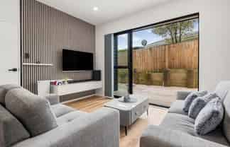 8B Hobart Crescent, Wattle Downs