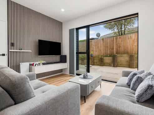 8B Hobart Crescent, Wattle Downs