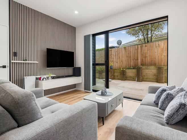 8B Hobart Crescent, Wattle Downs