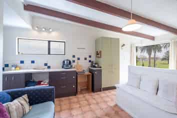 Upstairs/3 Lower Queen Street, Richmond