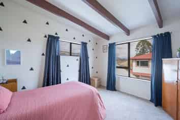 Upstairs/3 Lower Queen Street, Richmond