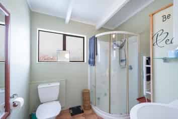 Upstairs/3 Lower Queen Street, Richmond