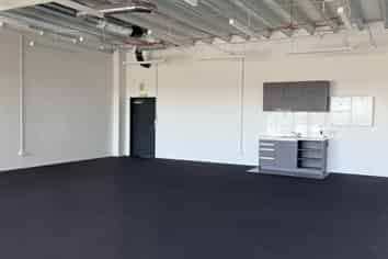 Showroom & retail space, prime Papamoa location