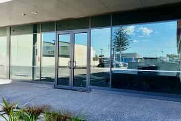 Showroom & retail space, prime Papamoa location