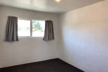 4/4 June Place, Hamilton East