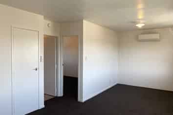 4/4 June Place, Hamilton East