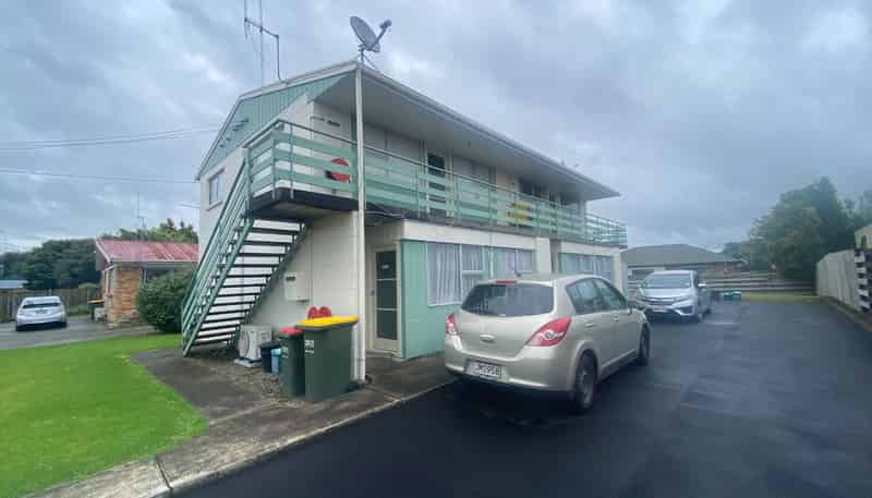 4/4 June Place, Hamilton East