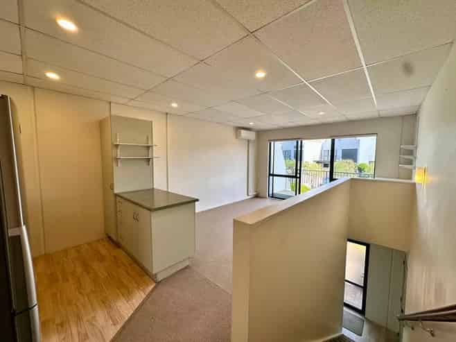 6 Airborne Road, Rosedale