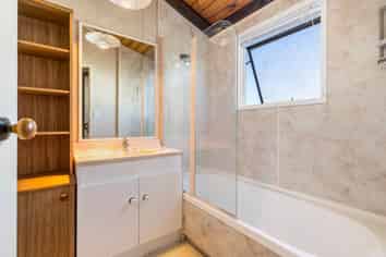 2 Helicon Place, Totara Vale