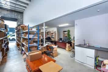 Affordable Albany industrial, vacant possession