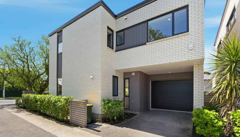 242A St Andrews Road, Epsom