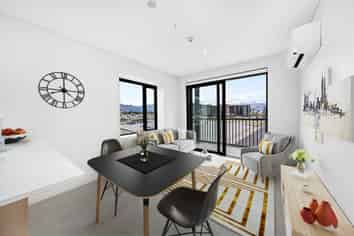 502/10 Copper Beech Avenue, Frankton