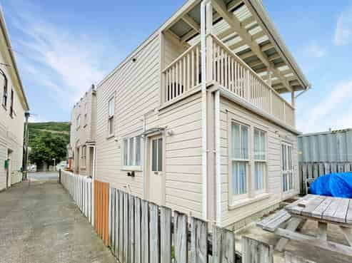 147B The Parade, Island Bay